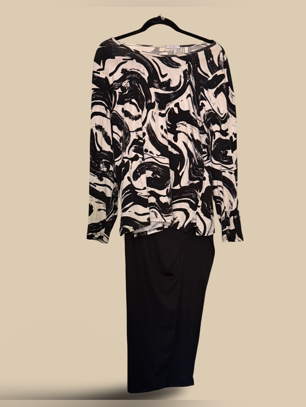 Mis-match Black & White Abstract Print Long Sleeve Top & Stretch pants.